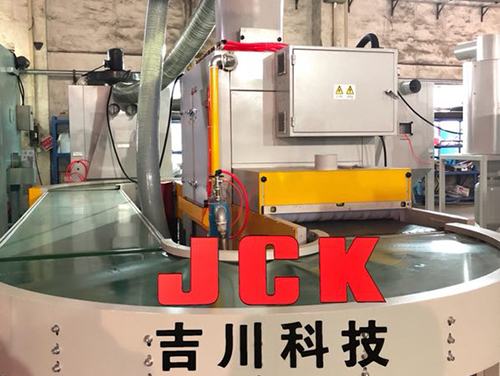 烤盤發(fā)熱盤自動噴砂機(jī)